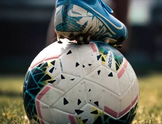 connor coyne OgqWLzWRSaI unsplash 520x400 - Paris Saint-Germain: Charity für alle Fußball-Fans