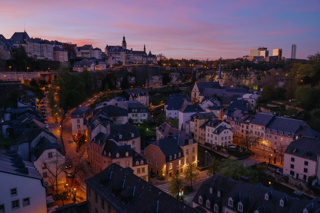 luxemburg nachts 1024x683 - Spielen in Luxemburg: Praktischer Leitfaden