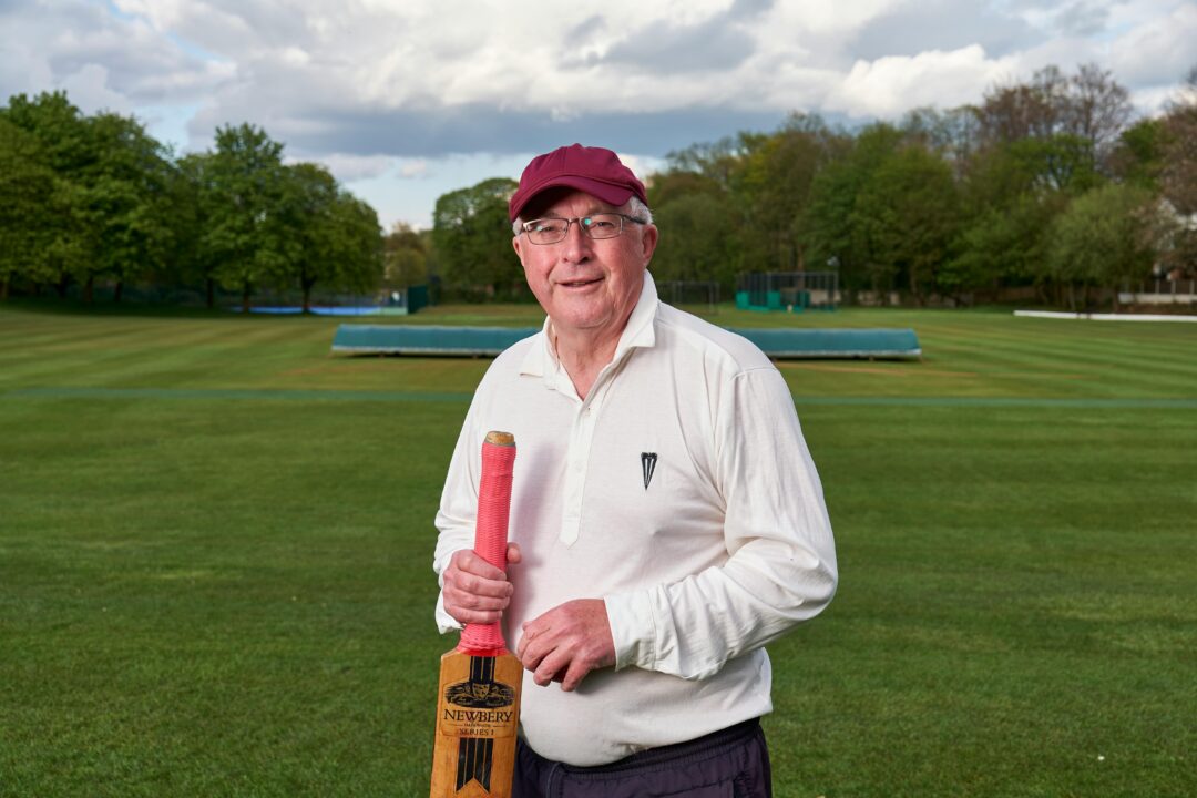 Älterer Mann spielt Cricket Bildquelle:Pexels,Centre for Ageing Better